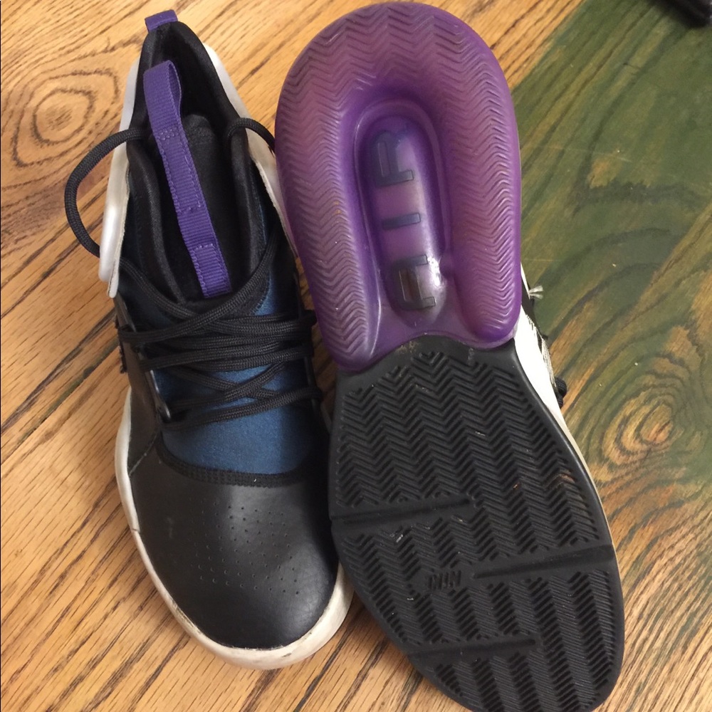 Nike’s size 8